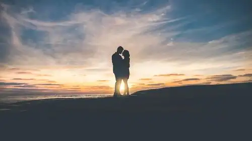 听闻爱情十有九悲 但也有长长久久,时光记忆-回车桌面