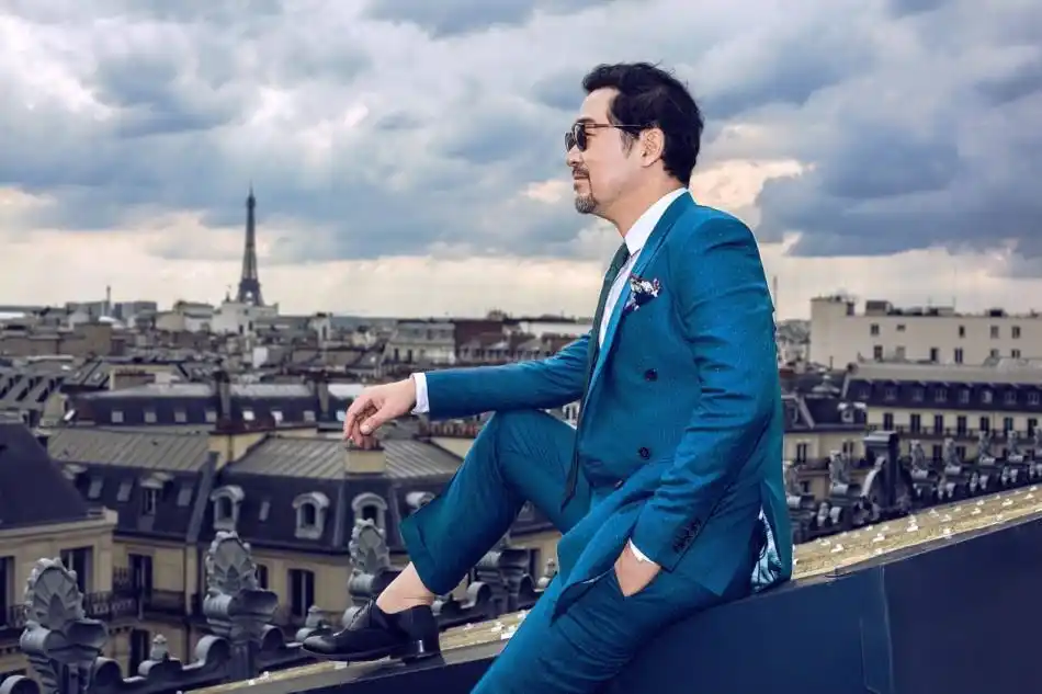 张国立当众向赵忠祥下跪!这一举动是自降身价还是尊重老前辈?__凤凰网