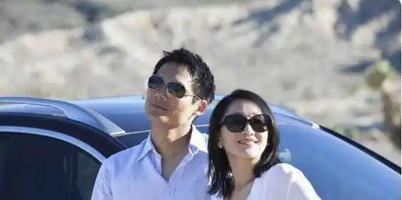 结婚六年,丈夫国外亲密照的流出,周迅的婚姻最终也露馅了_窦鹏_父母