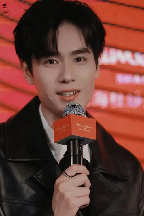 胡一天入驻上海杜莎##胡一天杜莎蜡像