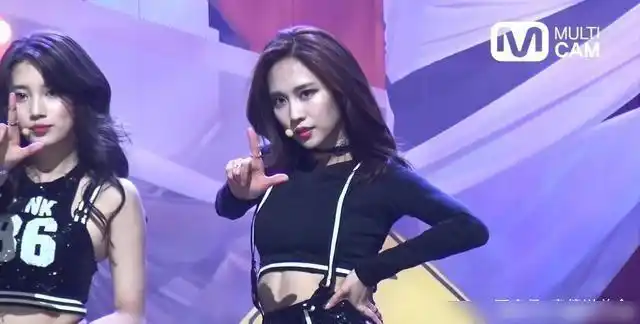 王菲菲和孟佳早年在韩国jyp首次亮相,裴秀智,李玟暎等形成了missa,但