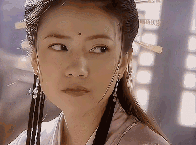 高圆圆说周芷若的发饰其实是扇子