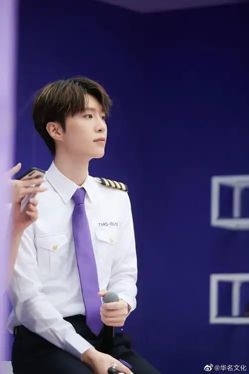 范丞丞x天猫国际全球代言人☆ 机长制服空降限时活动