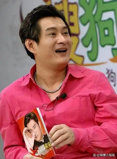 爱国歌手黄安凭本事挣钱凭真心爱国将爱国情怀化为实际行动