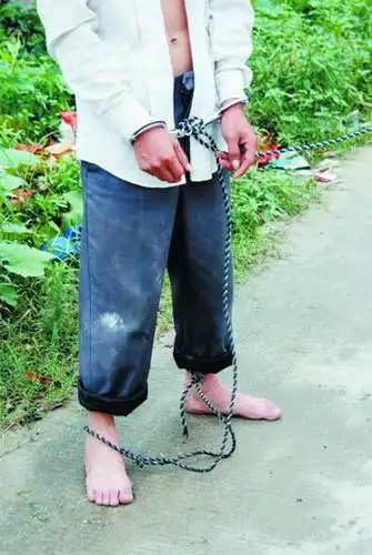 一句玩笑引发口角 摩的司机持刀致一死二伤(图)