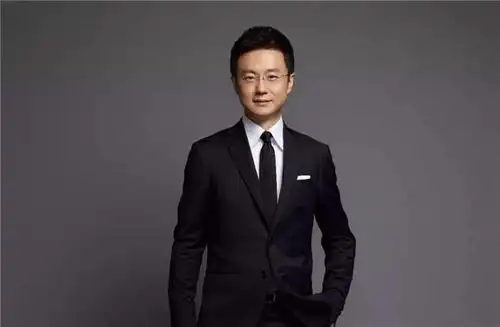 央视"新国脸"刚强:娶2婚主持人春妮,妻子丁克17年后高龄产子