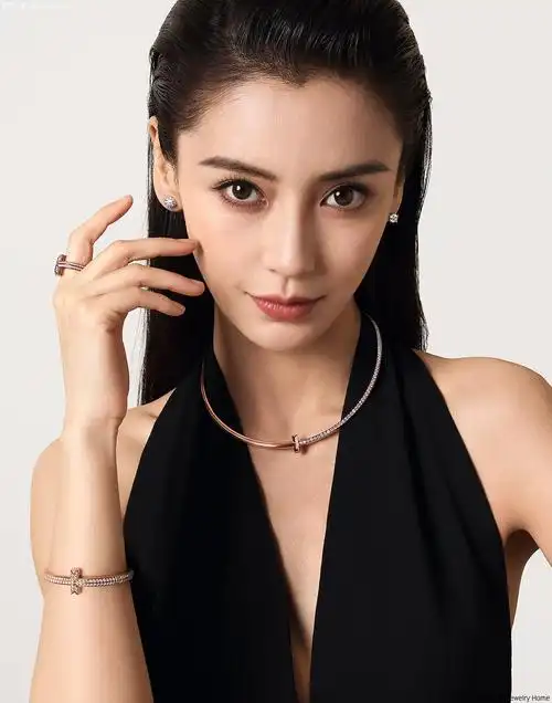 携手蒂芙尼t系列代言人angelababy杨颖呈献全新tiffanyt系列广告大片