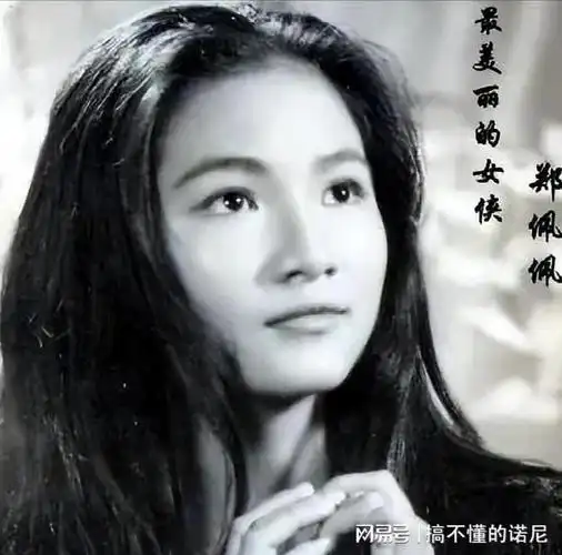 45岁刘涛泪洒节目现场,曝78岁演员郑佩佩近况:身体不好需要搀扶