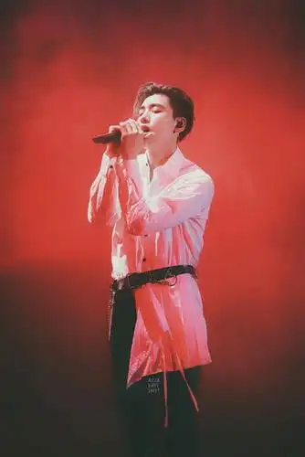 王子异6am搜狗首唱 回归舞台 尽显热爱.jpg