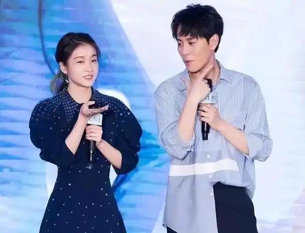 回顾她意外将弟弟带入演艺圈如今自己不温不火弟弟却人气十足