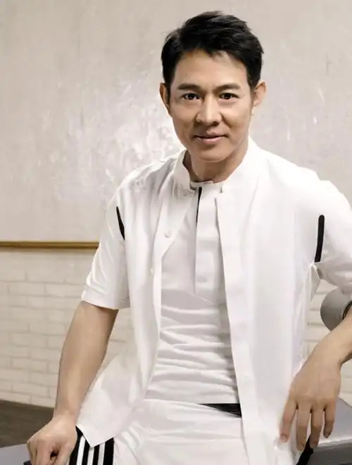 张艺谋看不上李连杰自己打脸!拒成龙零片酬出演,非李连杰不用3-度小视