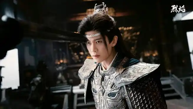 速来领取伍赓@任嘉伦allen剧照,今天王子继续送会员卡19点,在爱奇艺一