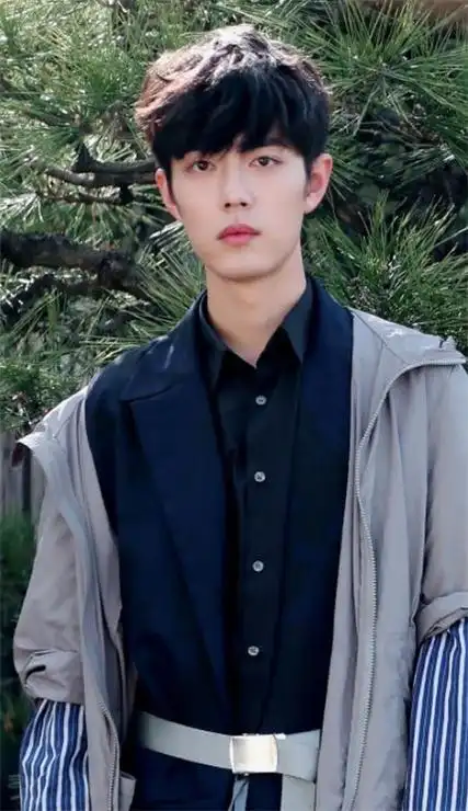 肖战手机壁纸竖屏高清无水印_2019肖战高冷帅气高清壁纸大图素材