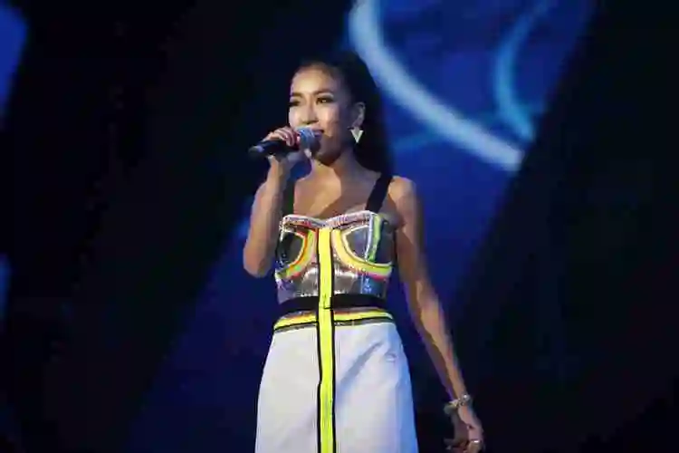 吉克隽逸这件上衣厉害了,穿上只能遮住重点,网友:又送福利