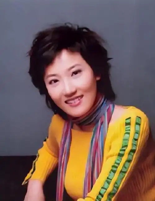 评论:让我们为央视主持人郑天亮和同事鲁健送上最美好的祝福,希望他们