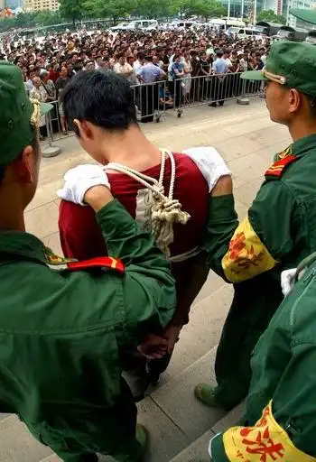 大学生杀人抛尸枪决公判现场舅舅嚎啕大哭图