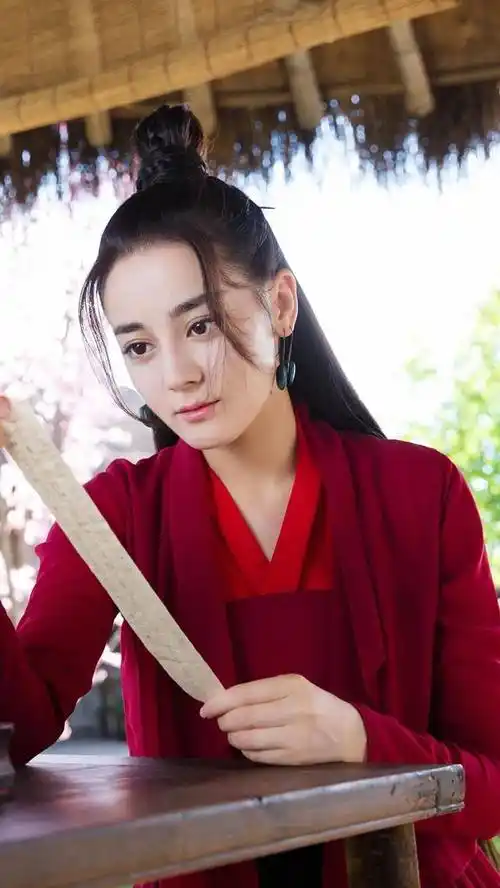 为什么迪丽热巴一穿古装就变男人?_造型