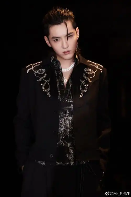 吴亦凡发新曲《大碗宽面》 鹿晗黄子韬接连打call