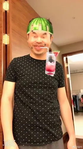 看了安吉拍的照片,我大概知道沙溢在家中的地位了