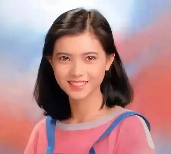 蓝洁瑛"靓绝五台山",与周慧敏同框也毫不逊色_香港_生活_角色