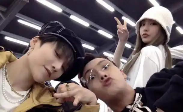 原创周扬青晒合伙人2收官照欧阳娜娜被拍成1米5范丞丞及时救场