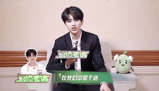 蔡徐坤说自己每次录节目必带的是音响,因为大家聚餐的时候都会让他