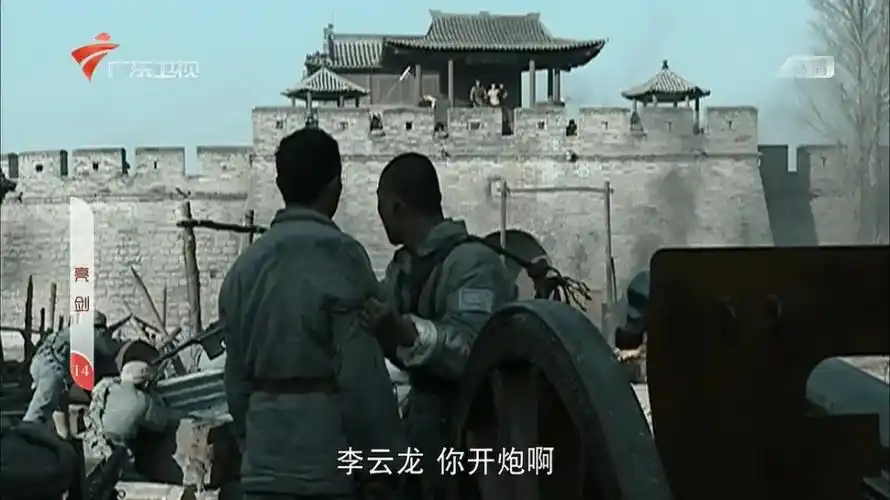 要说剧中最感人的一幕,就是被日军劫持为人质的秀琴,不顾自己的性命