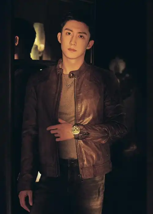 轮到黄景瑜美拉德穿搭了##黄景瑜轻熟风好帅