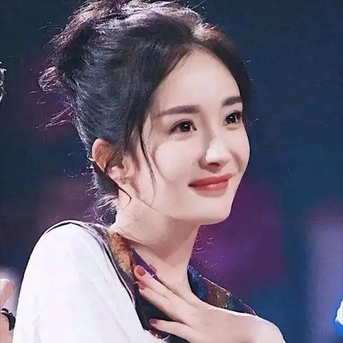 杨幂被问是否会为了女儿复婚,一句话让人匪夷所思,当妈的不容易