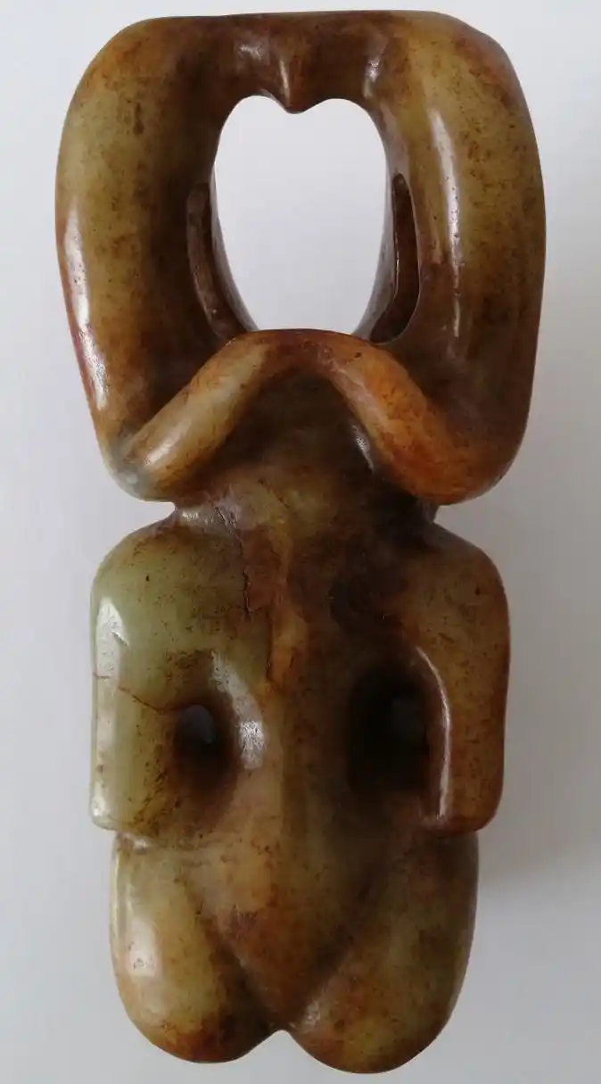 红山文化玉器:太阳神 红山文化玉器是由红山先民制作,分布于辽宁省