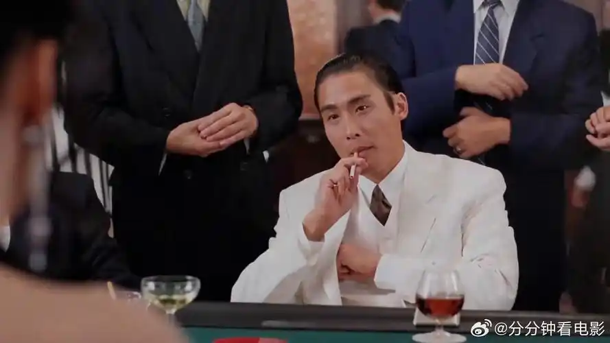 换日梁家辉魅力值拉满,烧钱点烟来撩妹,哪料丑大了#佳片奇遇季##电影