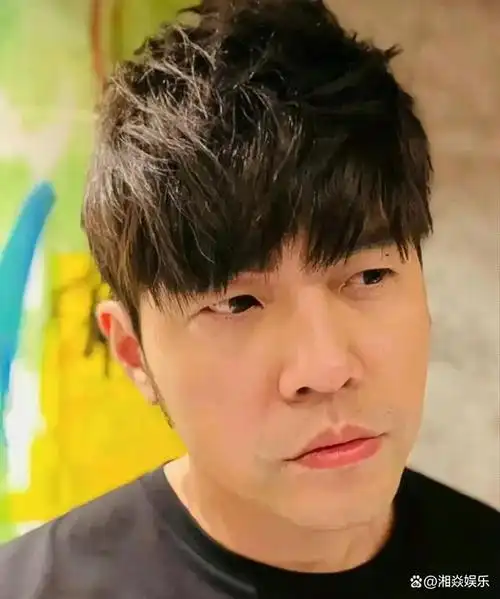 6月5日,周董 #周杰伦#和他的好友一起游玩,他们拍下了美好的照片.