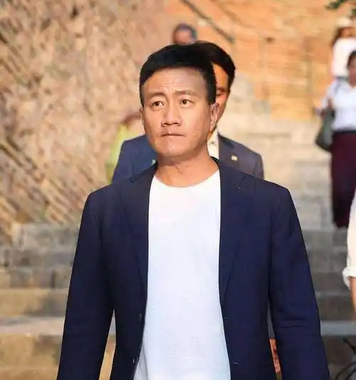 老戏骨胡军:娶小师妹23年无惧绯闻,我这辈子只会爱两个女人|卢芳|刘烨