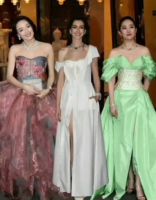 溜肩脑袋大,肥胖又臃肿,更是把舒淇挤到耸肩_安妮_女明星_活动