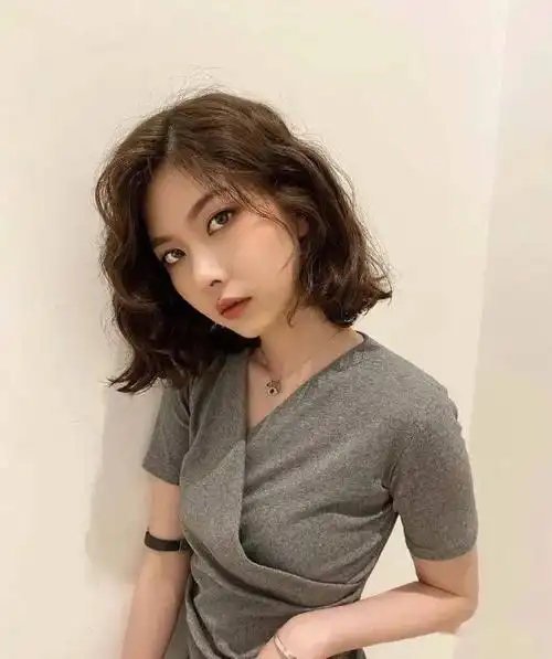 减龄短发烫好打理懒人首选