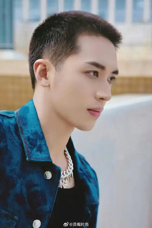 许魏洲 ##时尚穿搭##圆寸发型 ##型动全场