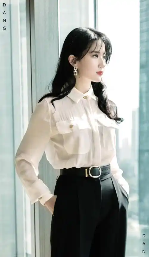 看到女明星的穿法,果然时尚就是要敢穿_的设计_白色_一身