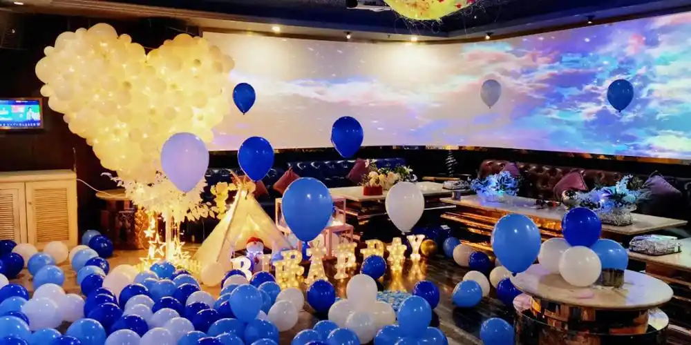 拍照超绝的生日派对场景
