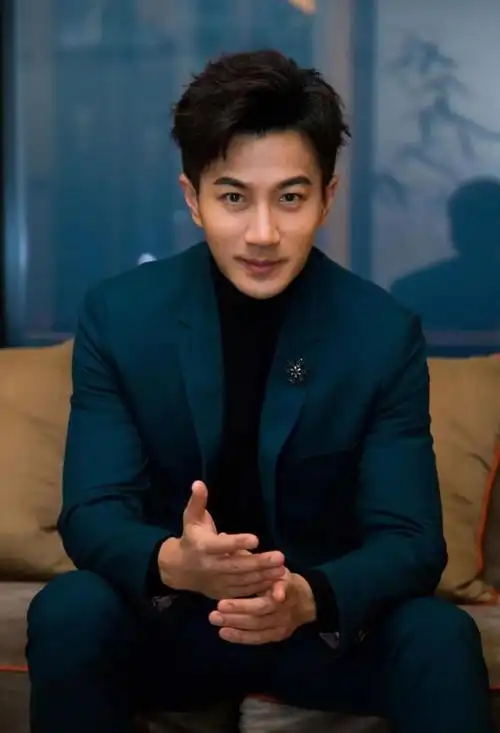 刘恺威的照片(刘恺威罕见现身林峯堂妹生日)