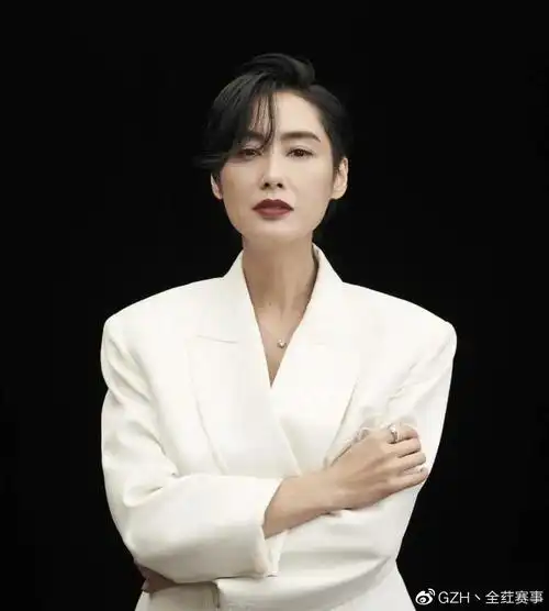 49岁朱茵拍戏生图出炉颜值不老网友依旧是当年的紫霞仙子