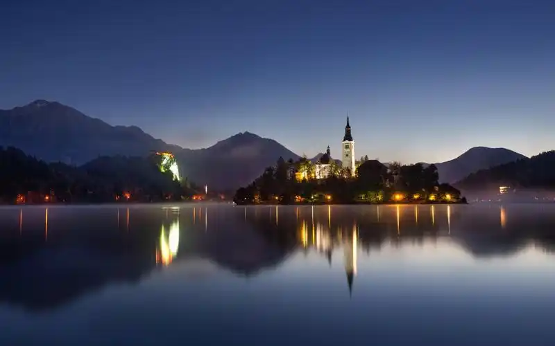 倒影,夜景,远山,迷雾,小镇,thefella,环游世界,风景斯洛文尼亚壁纸