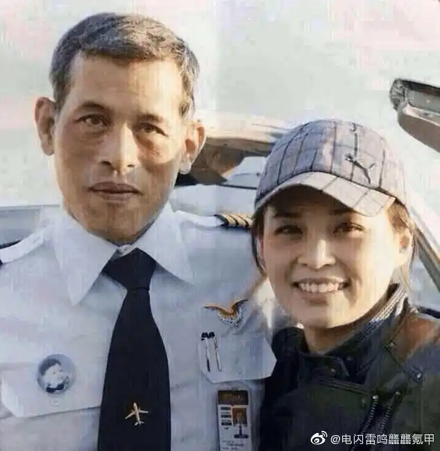 泰国新国王私下生活大揭秘 最爱露脐装?