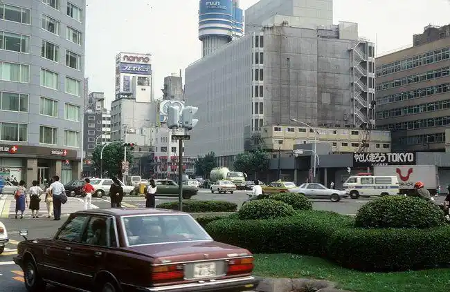 老照片 1982年的日本 好整洁的街道|广告牌|人流|东京_网易订阅