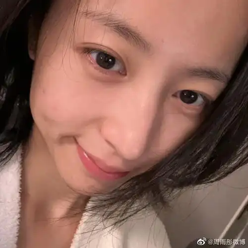 周雨彤素颜自拍##周雨彤素颜自拍六宫格##周雨彤素颜怼脸自拍##周雨