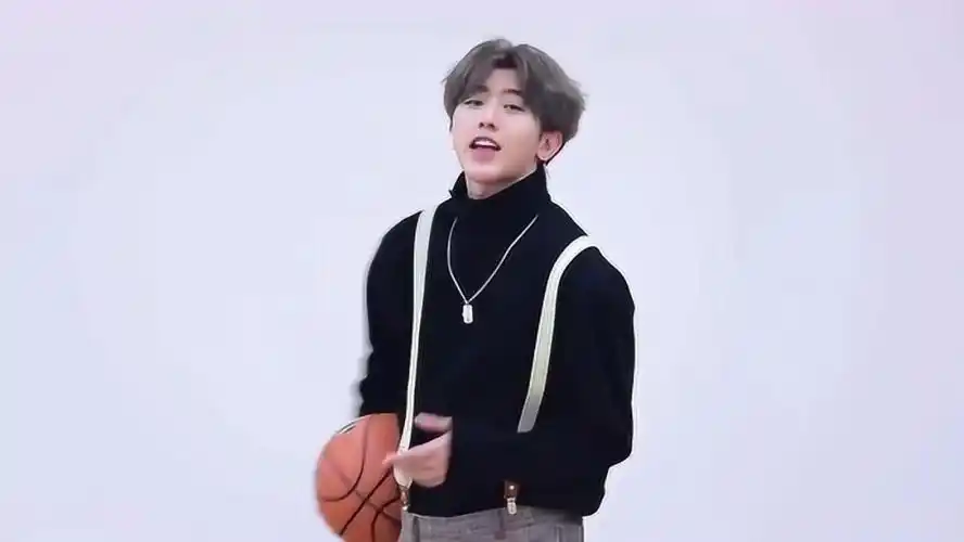 蔡徐坤被曝私生活丑闻,深扒过往负面争议,人设崩塌早就有迹可循_腾讯