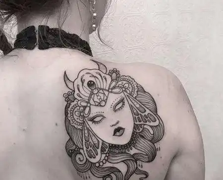 线条后背女人纹身图案