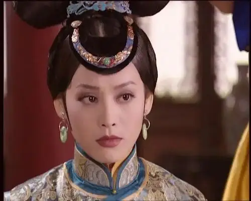 进入到2001年,她又出演了高分电视剧《吕不韦传奇》和《大宅门》,2002