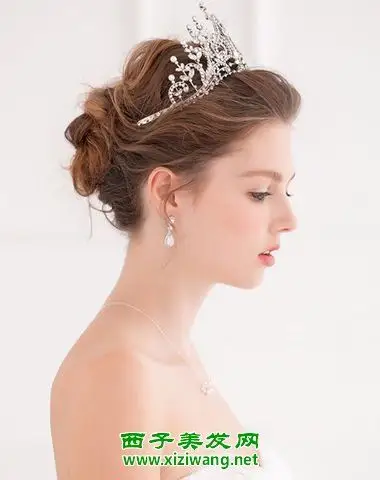 女生中长发盘发发型图片 优雅小女人味道十足