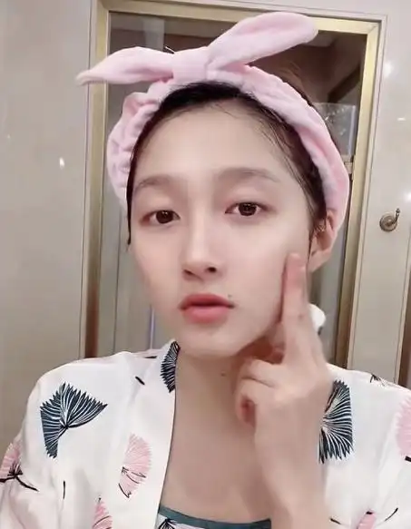 1 跟贴 x 用微信扫描二维码 分享至好友和朋友圈 9月8日,关晓彤一则