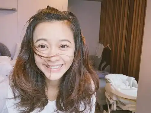 陈意涵产后晒自拍九宫格,自称史上最多天没洗头,笑容甜美气色好